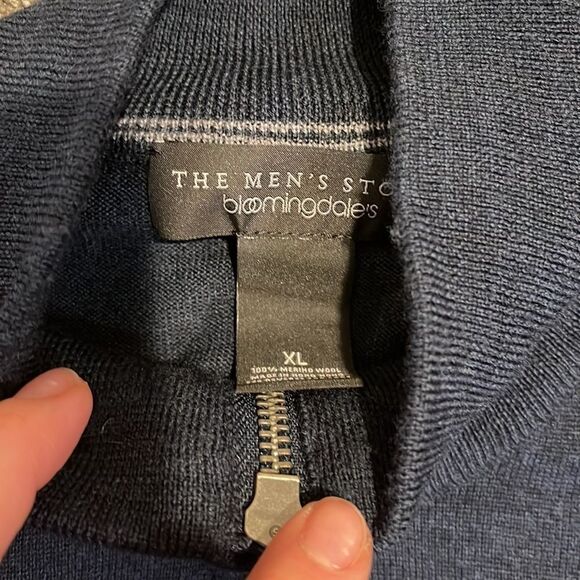 The Mens Store Bloomingdales 1/4 Zip 100% Merino Wool Sweater in Navy Blue - Picture 2 of 2